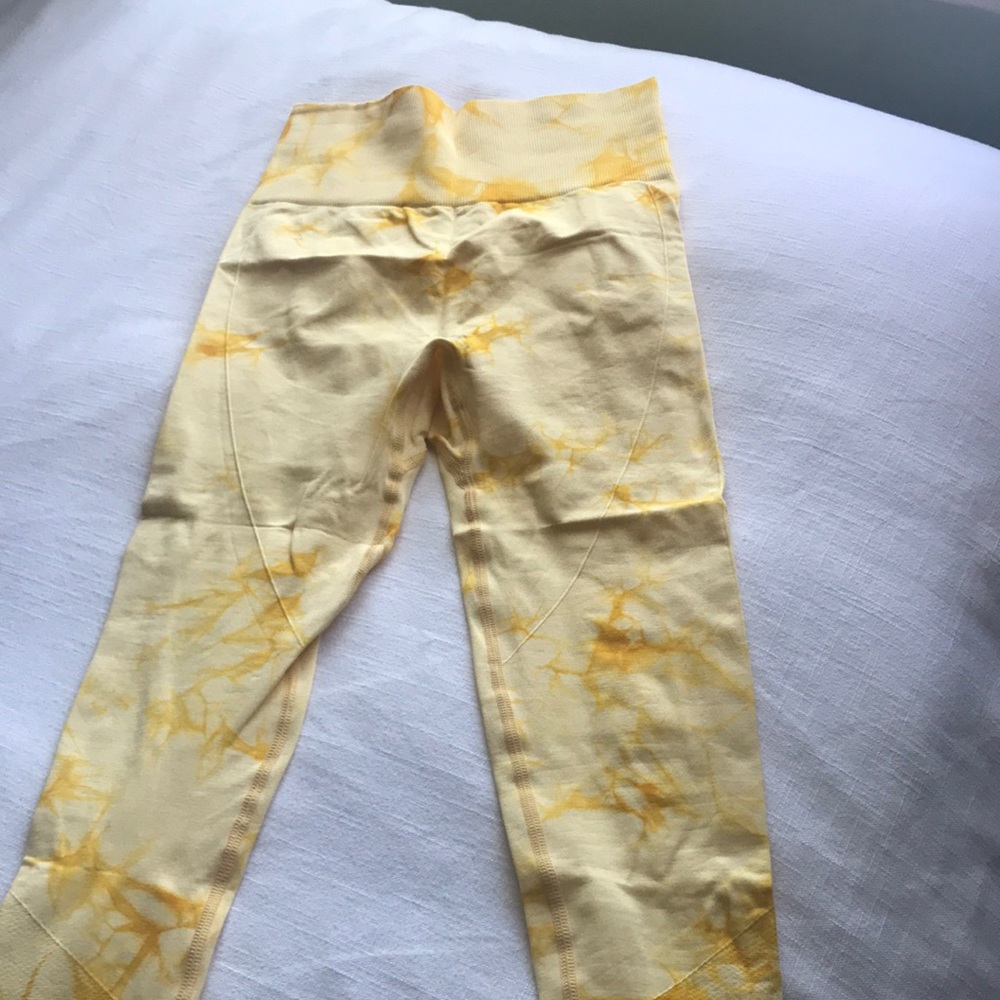 Yellow leggings